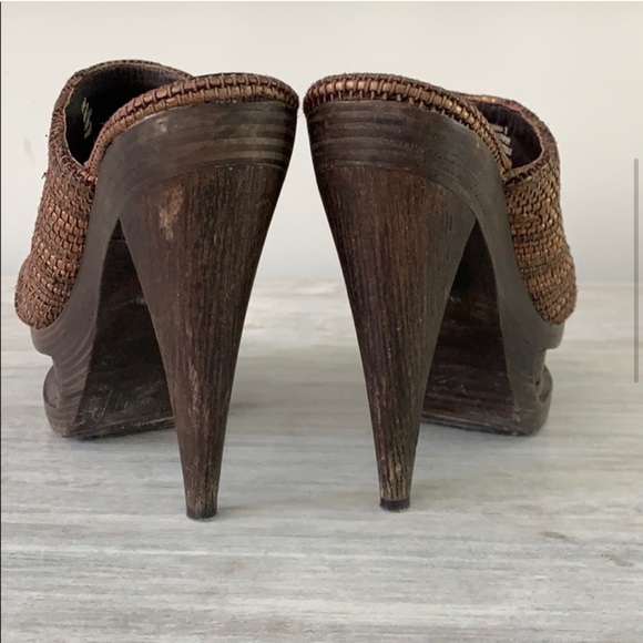 Elizabeth and James E Charm Platform Sandals, Bronze, Size 7 - Picture 8 of 9